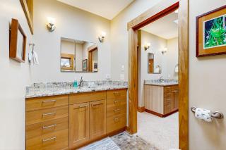 5 Bed 4 Bath Vacation home in Tuckasegee - Tuckasegee - 6
