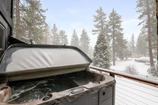 Sugarpine Retreat - Spacious modern cabin with a hot tub, game room, fire pit, and fenced yard - Big Bear City - 0