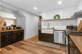 Sugarpine Retreat - Spacious modern cabin with a hot tub, game room, fire pit, and fenced yard - Big Bear City - 2