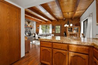 Little Bear Lodge - Walk to Shuttle, Fireplace, Deck, Barbecue - Big Bear Lake - 3