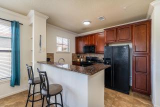 3rd floor city condo with wraparound balcony and resort amenities - 1