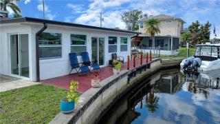 Newly Renovated Home on Canal - Fishing and boating friendly - North Fort Myers - 2