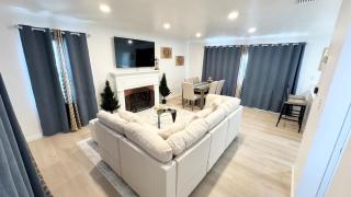 Newly renovated, warm home with 4 bedrooms, 14 miles from Disney - Whittier - 0