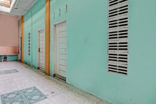 SPOT ON 92716 Penginapan Syafira Near Perumahan Mustamindo Permai 1 - Pekanbaru - 2