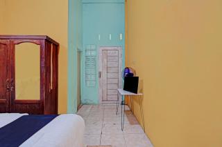 SPOT ON 92716 Penginapan Syafira Near Perumahan Mustamindo Permai 1 - Pekanbaru - 4