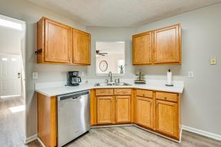 10 Mi to Six Flags Austell Home with Expansive Yard - Austell - 1