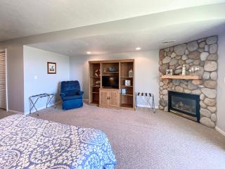Lake View Condo 890 3 - Garden City - 5