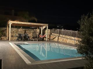 Villa Aris in Crete with heated pool! - - 0