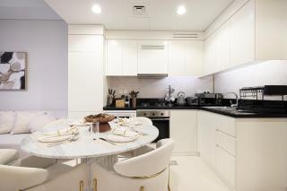 UrbanHomes - Luxury and Cozy 3BDR Apartment in Business Bay Canal View - 1