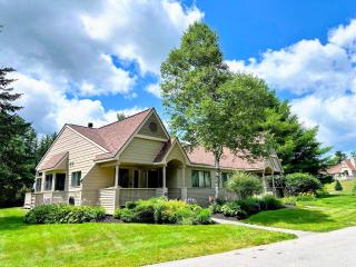 FV3 F3 Well appointed Townhome a short walk to the Mount Washington Hotel - 0