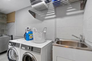 Absolute Waterfront Only 15 minutes From Hobart - 8