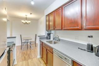 2 Mi to Bow Wow Beach Townhome with Pool Access! - Stow - 1