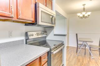 2 Mi to Bow Wow Beach Townhome with Pool Access! - Stow - 3