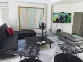 casa vacacional de 2 plantas condominio campestre el peñon - Girardot - 0