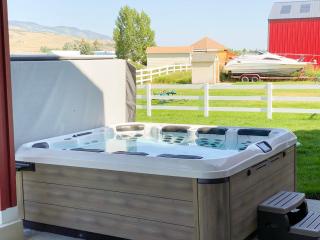 The Red Farmhouse - Garden City - 7