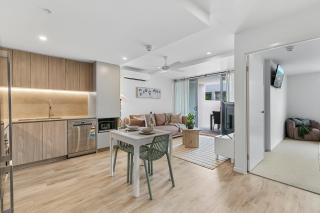 Lowanna Livin, footsteps to Surf, Shop and Dine on the Sunshine Coast - Buddina - 9