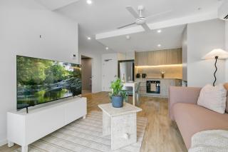 Lowanna Livin, footsteps to Surf, Shop and Dine on the Sunshine Coast - Buddina - 7