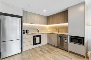 Lowanna Livin, footsteps to Surf, Shop and Dine on the Sunshine Coast - Buddina - 8
