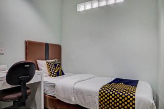 SPOT ON 92822 Finest House Near Amplas Bus Terminal - Medan - 0