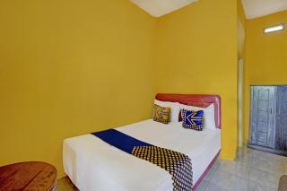 SPOT ON 92827 Anisah Adil Homestay SyariahNearsmart Kampung Desa Pakistaji - Banyuwangi - 9