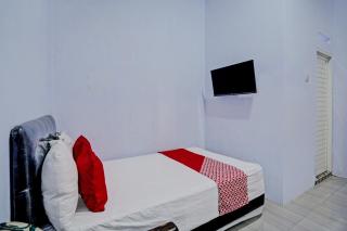 OYO 92817 Niza Guesthouse Syariah - Banyuwangi - 3