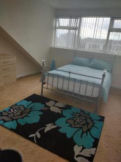 Paradise Apartment- Female Only - Bradford - 2