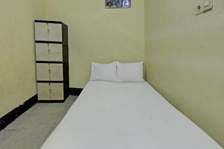 SPOT ON 92882 Penginapan 3 Bersaudara Near Pasar Sengkol - Kuta Lombok - 3