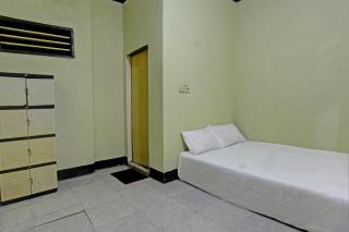 SPOT ON 92882 Penginapan 3 Bersaudara Near Pasar Sengkol - Kuta Lombok - 1