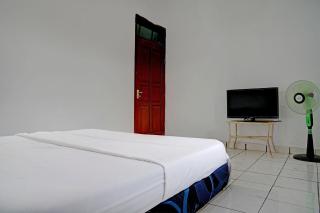 SPOT ON 92856 Home Stay Syariah Aom Kusman - Sukabumi - 5