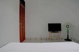 SPOT ON 92856 Home Stay Syariah Aom Kusman - Sukabumi - 4