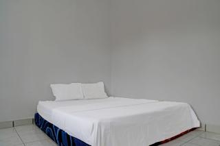 SPOT ON 92856 Home Stay Syariah Aom Kusman - Sukabumi - 2