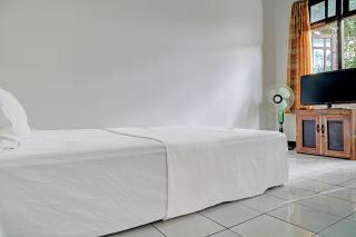 SPOT ON 92856 Home Stay Syariah Aom Kusman - Sukabumi - 6