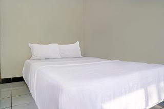 SPOT ON 92856 Home Stay Syariah Aom Kusman - Sukabumi - 3
