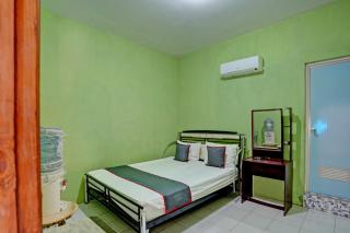 Collection O 92897 Hotel Intan Near Kantor Syahbandar Bawean - Sangkapura - 0