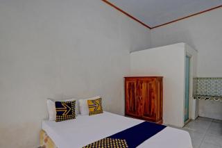 SPOT ON 92906 Surya Indah Homestay Syariah - Mojokerto - 3