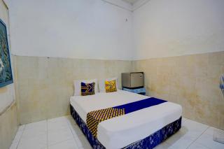 SPOT ON 92876 Homestay Kedamean - 8