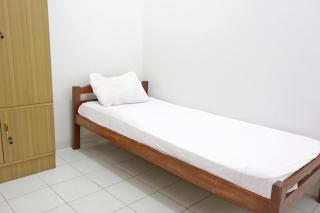 OYO Life 92925 Kost Bu Mala 2 Syariah - Pasuruan - 3