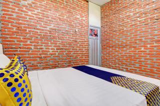 OYO Life 93010 Omah Bareng Syariah Sambisari - 6