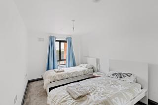Long Letting - Luxurious 3 Bedroom Penthouse in City Centre - Parking Included! - Chelmsford - 2