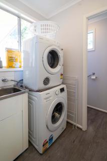 Bright 2B Private Yard at Highton - - 3