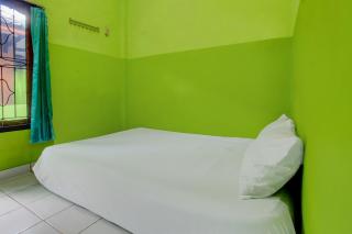 OYO Life 92829 Kos Insan Madani - Praya - 3
