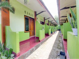 OYO Life 92829 Kos Insan Madani - Praya - 5