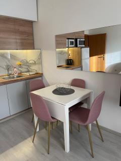 The Central Tiny Treat - 5