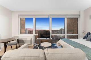 Queens Studio Jewel Luxury and Comfort Combined - 0