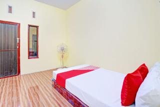 OYO Life 92920 Rumah Kost Azca - Sidoarjo - 2