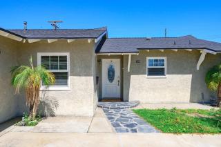 Modern 4B Retreat with Cozy Decor - Upland - 4