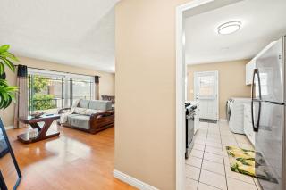 Modern 4B Retreat with Cozy Decor - Upland - 2
