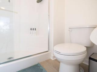 Modern Designer Stay Bright Chic & Spacious - Ontario - 1