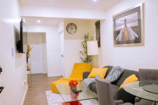 Modern and Private Guest Suite - 1