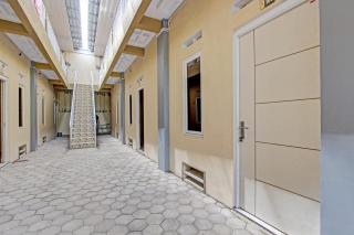 OYO Life 93034 Ayri Home - Salatiga - 6